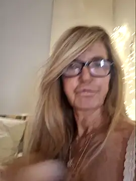 Snapshot of Marianne10 chatting on 05-21-26, 10:50 Marianne10 online show from 05-21-26, 10:50