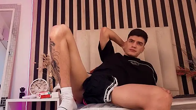 LeoTease online show from 05-17-26, 04:36
