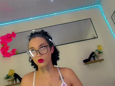 Darianna A online show from 04-21-26, 01:42