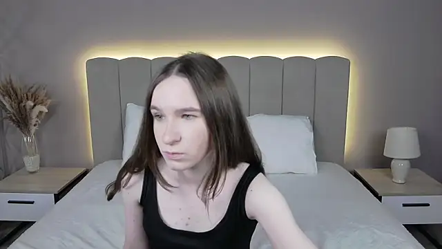 MarliinNova online show from 04-26-26, 04:10