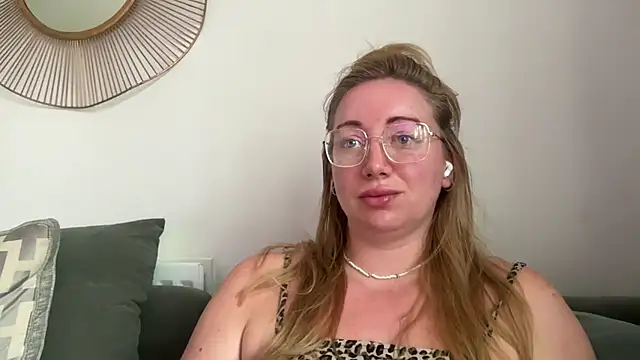 arielsweetieee online show from 06-22-26, 04:42