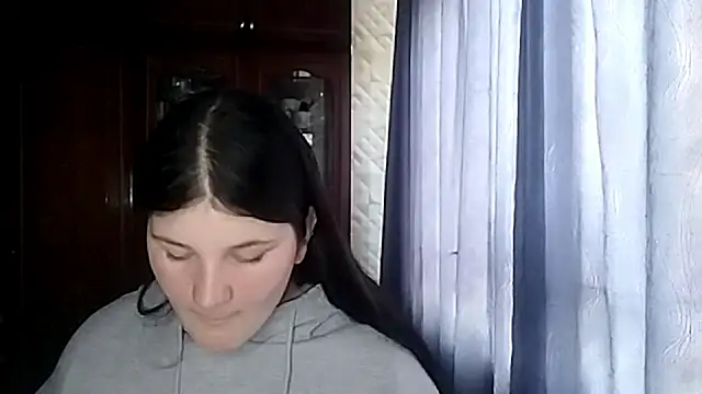 Snapshot of BeatriceMolands chatting on 05-15-26, 03:19 BeatriceMolands online show from 05-15-26, 03:19