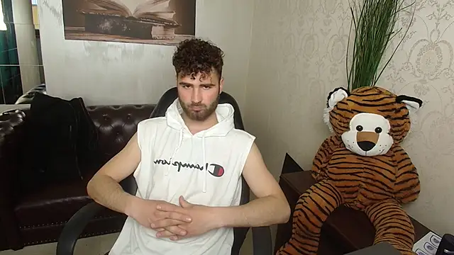 Snapshot of KyloEast chatting on 04-24-26, 04:37 KyloEast online show from 04-24-26, 04:37