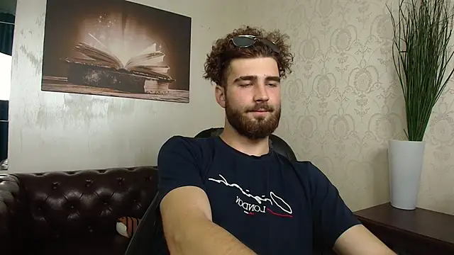 Snapshot of KyloEast chatting on 06-21-26, 07:22 KyloEast online show from 06-21-26, 07:22