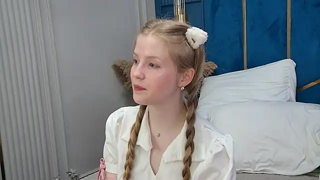 Snapshot of LilianHowards chatting on 05-24-26, 09:47 LilianHowards online show from 05-24-26, 09:47
