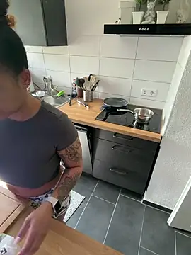 SweetPetiteNoir online show from 04-19-26, 09:08