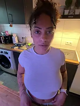 SweetPetiteNoir online show from 04-19-26, 06:10