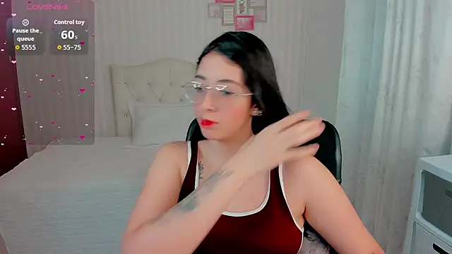 hottie emma james online show from 04-21-26, 12:01