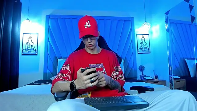 Snapshot of OliverThompsonJS chatting on 07-25-26, 04:21 OliverThompsonJS online show from 07-25-26, 04:21