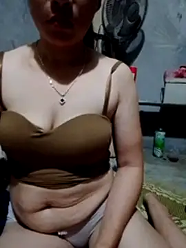 Snapshot of Tieuthu2 chatting on 06-08-26, 04:18 Tieuthu2 online show from 06-08-26, 04:18