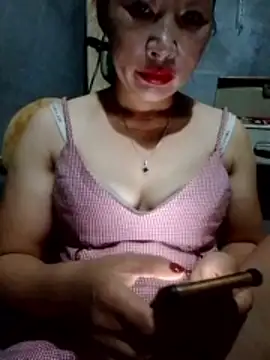 Snapshot of Tieuthu2 chatting on 06-10-26, 12:15 Tieuthu2 online show from 06-10-26, 12:15