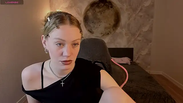 EvaHamilton online show from 04-26-26, 01:47