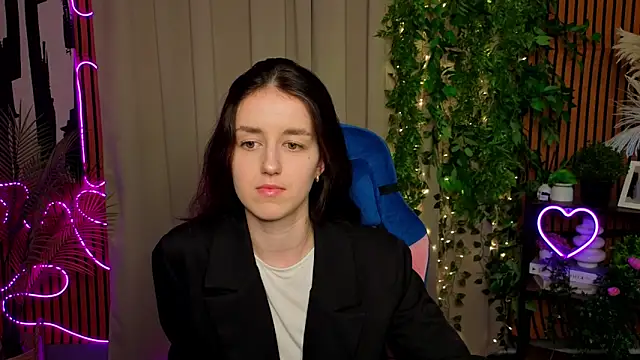 EmiliaDent online show from 04-19-26, 09:08