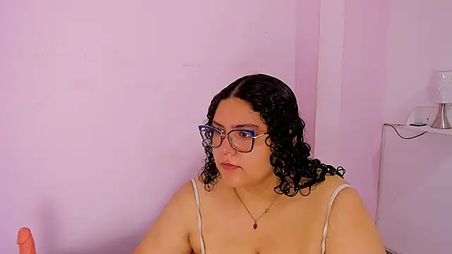 Snapshot of roxxxana_blake chatting on 05-10-26, 03:23 roxxxana blake online show from 05-10-26, 03:23