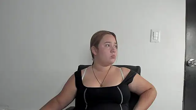 Snapshot of lolabunnysc chatting on 05-26-26, 12:01 lolabunnysc online show from 05-26-26, 12:01