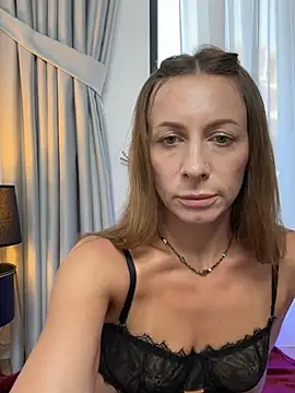 Mira Luna online show from 06-28-26, 04:24