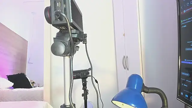 NICOOLMILLER online show from 04-25-26, 02:25