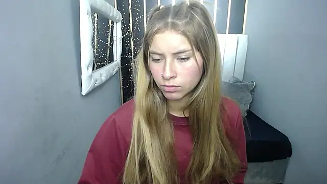 Snapshot of nancy_blonde chatting on 04-27-26, 12:47 nancy blonde online show from 04-27-26, 12:47
