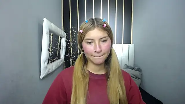 Snapshot of nancy_blonde chatting on 04-28-26, 12:43 nancy blonde online show from 04-28-26, 12:43