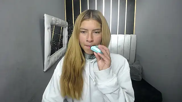 Snapshot of nancy_blonde chatting on 05-15-26, 01:07 nancy blonde online show from 05-15-26, 01:07