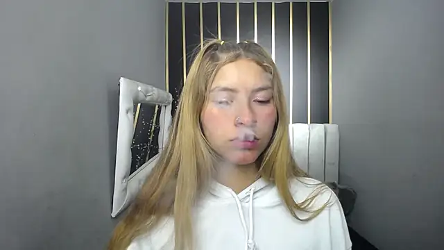 Snapshot of nancy_blonde chatting on 05-16-26, 01:10 nancy blonde online show from 05-16-26, 01:10