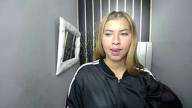 Snapshot of nancy_blonde chatting on 05-25-26, 12:44 nancy blonde online show from 05-25-26, 12:44