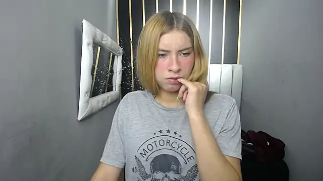 Snapshot of nancy_blonde chatting on 05-30-26, 12:46 nancy blonde online show from 05-30-26, 12:46