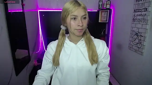 Snapshot of nancy_blonde chatting on 07-14-26, 12:44 nancy blonde online show from 07-14-26, 12:44