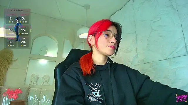 Snapshot of Moon_Red_r chatting on 04-21-26, 07:39 Moon Red r online show from 04-21-26, 07:39
