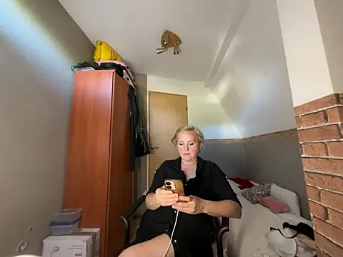 Snapshot of Svetlysvet chatting on 06-24-26, 05:34 Svetlysvet online show from 06-24-26, 05:34