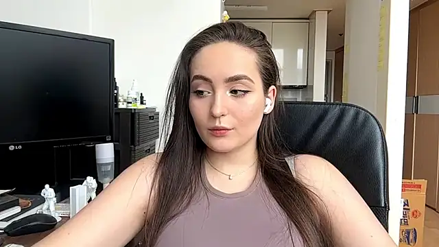 Snapshot of Emilly_Cart chatting on 05-02-26, 03:11 Emilly Cart online show from 05-02-26, 03:11
