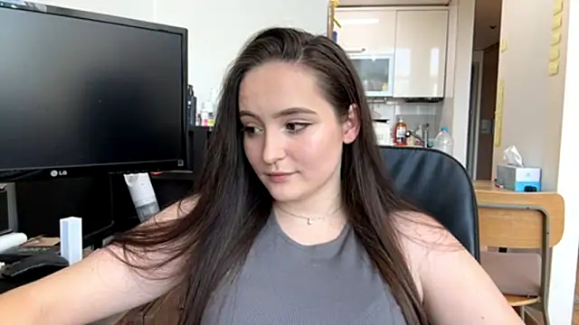 Snapshot of Emilly_Cart chatting on 05-08-26, 02:50 Emilly Cart online show from 05-08-26, 02:50
