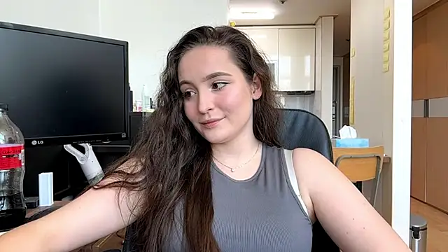 Snapshot of Emilly_Cart chatting on 05-15-26, 03:35 Emilly Cart online show from 05-15-26, 03:35