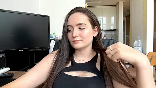Snapshot of Emilly_Cart chatting on 05-19-26, 03:13 Emilly Cart online show from 05-19-26, 03:13