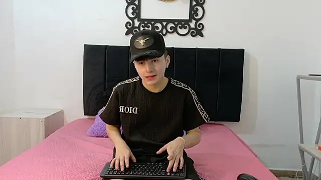 LunayDream online show from 07-18-26, 11:58