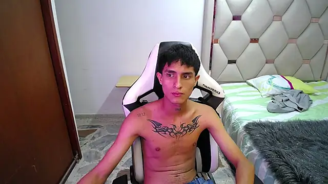 AAA WHITE online show from 04-19-26, 05:07