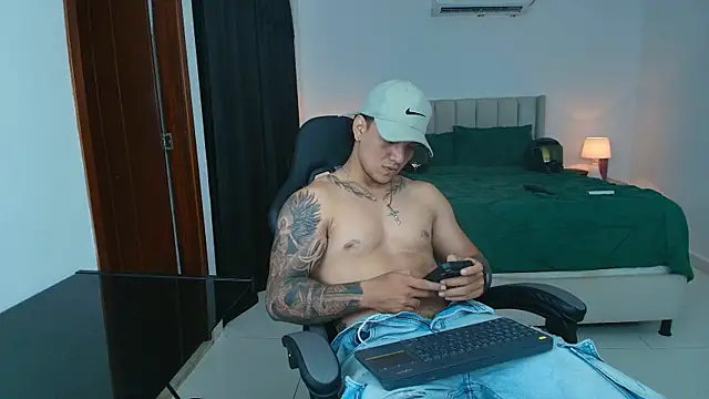Snapshot of Mrbig_maximo chatting on 06-07-26, 02:16 Mrbig maximo online show from 06-07-26, 02:16