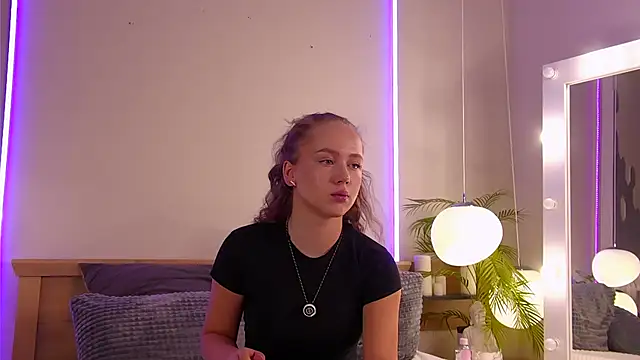 Emi Sterling online show from 04-22-26, 11:01