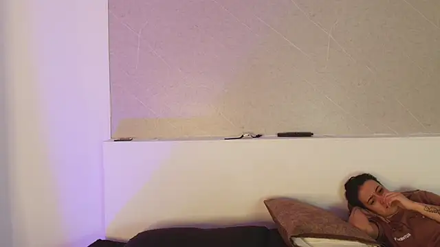 Jhon and Karol online show from 06-18-26, 04:02