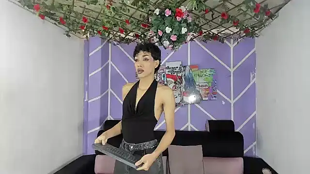 Snapshot of DAHNE_HOT_ chatting on 06-21-26, 01:13 DAHNE HOT online show from 06-21-26, 01:13