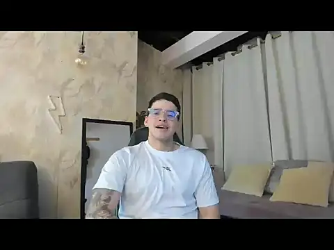 Snapshot of RONNY_COLTON chatting on 04-25-26, 01:08 RONNY COLTON online show from 04-25-26, 01:08