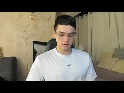 Snapshot of RONNY_COLTON chatting on 04-28-26, 01:04 RONNY COLTON online show from 04-28-26, 01:04
