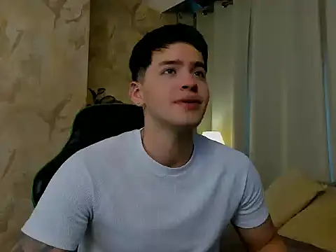 Snapshot of RONNY_COLTON chatting on 05-04-26, 10:06 RONNY COLTON online show from 05-04-26, 10:06