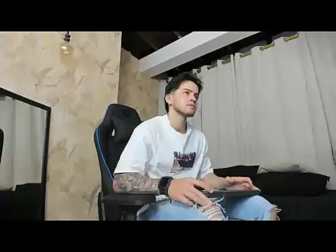 Snapshot of RONNY_COLTON chatting on 05-19-26, 10:32 RONNY COLTON online show from 05-19-26, 10:32