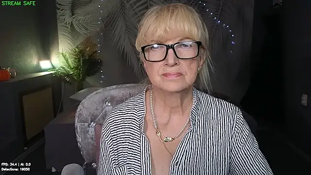 Snapshot of Dr_Mireille chatting on 06-24-26, 08:57 Dr Mireille online show from 06-24-26, 08:57