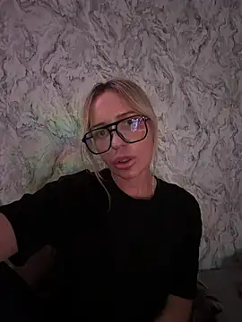 Snapshot of RaisaZaxarovna chatting on 06-14-26, 11:23 RaisaZaxarovna online show from 06-14-26, 11:23