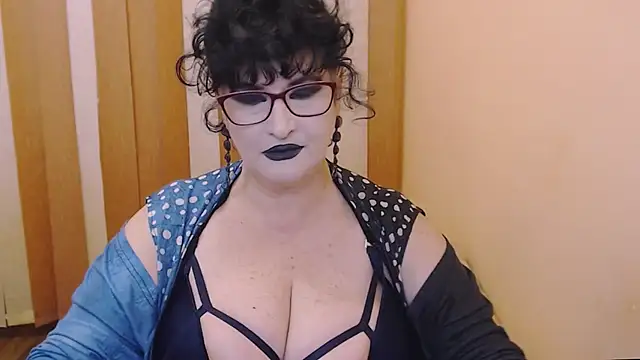 Snapshot of QuuenOfSin chatting on 11-09-25, 08:18 QuuenOfSin online show from 11-09-25, 08:18