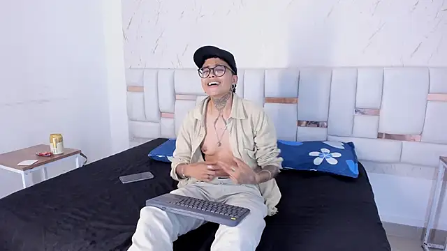 Snapshot of Antony_D_ossa chatting on 04-28-26, 07:52 Antony D ossa online show from 04-28-26, 07:52