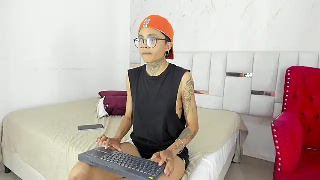 Snapshot of Antony_D_ossa chatting on 05-19-26, 01:56 Antony D ossa online show from 05-19-26, 01:56