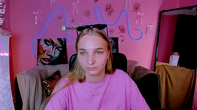 ollivia dream online show from 05-25-26, 05:57